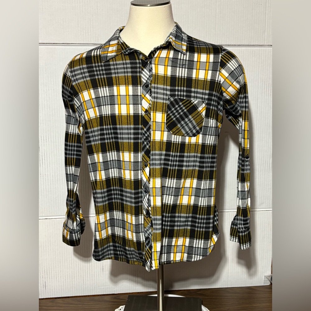 Alter Ego 2Xl long sleeve blouse. Black white gold plaid 26”L 22” p2p. (1X)